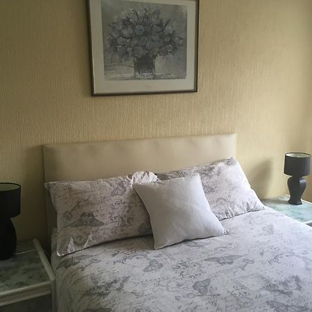 Bentons Guest House Cheltenham Bagian luar foto