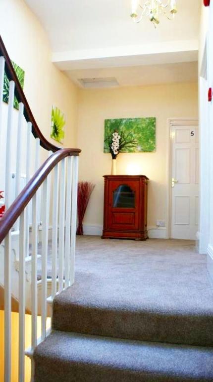 Bentons Guest House Cheltenham Bagian luar foto