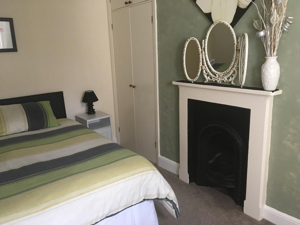 Bentons Guest House Cheltenham Bagian luar foto
