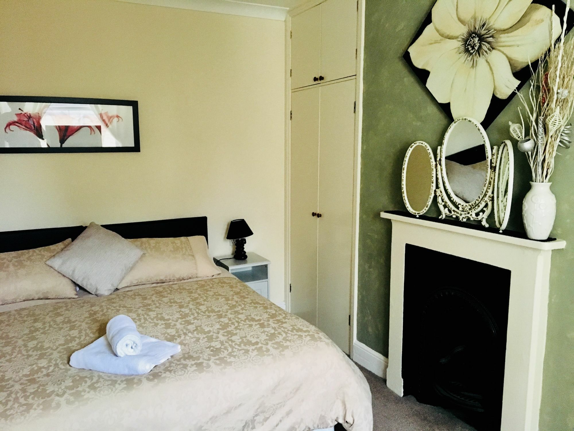 Bentons Guest House Cheltenham Bagian luar foto
