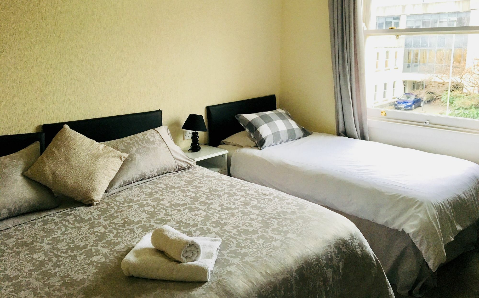 Bentons Guest House Cheltenham Bagian luar foto